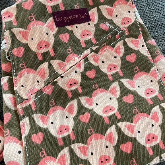 Bungalow 360 Pig Crossbody Bag and Matching Coin Case - Picture 2 of 9